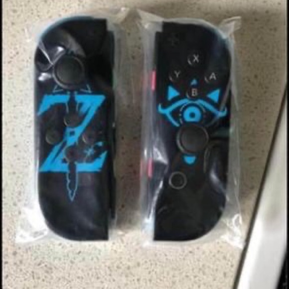 Legend of Zelda Nintendo Switch Controllers - Picture 3 of 4